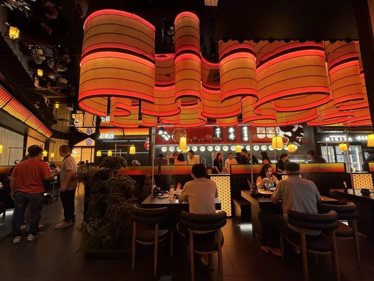 Mikiya Kapahulu dining room